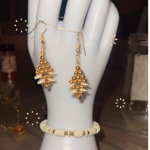 Hand made accessories earrings with a bracelet